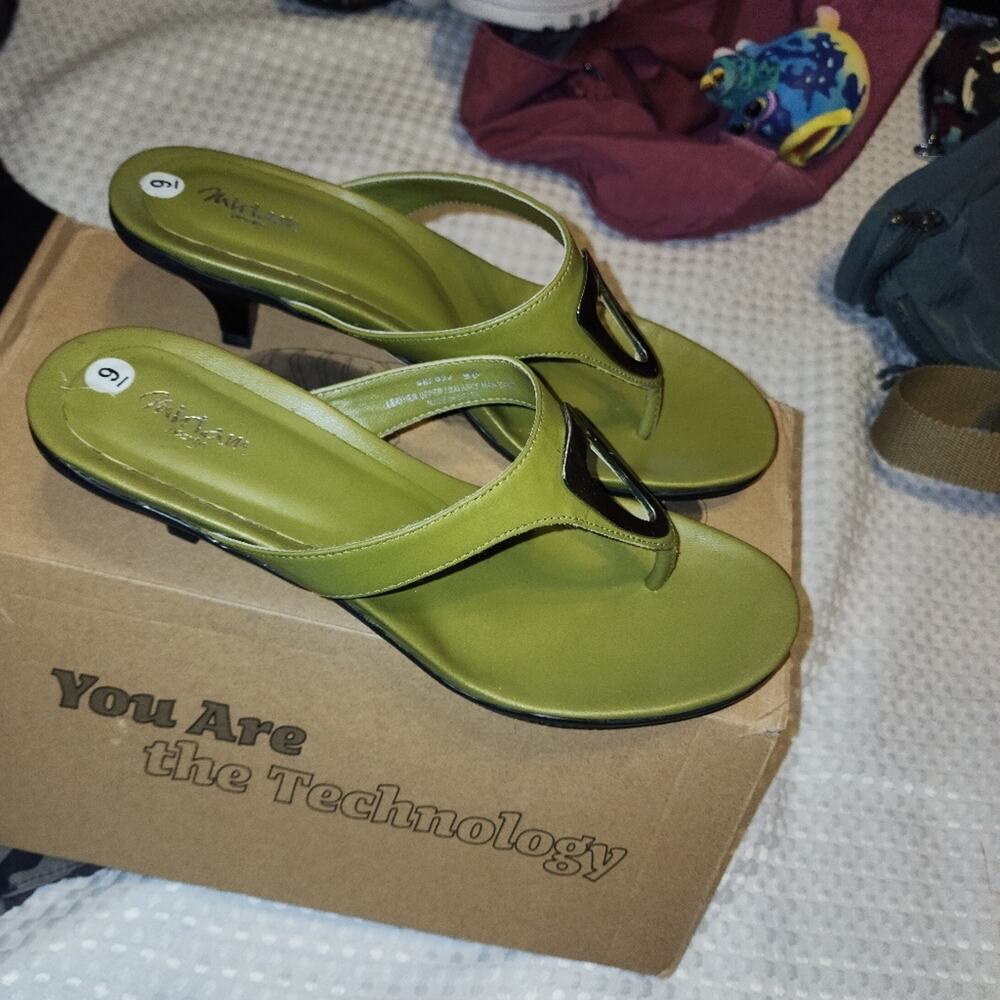 MIRIAM DESIGN EUC WOMEN'S SIZE 9 LEATHER SANDAL SLIPONS